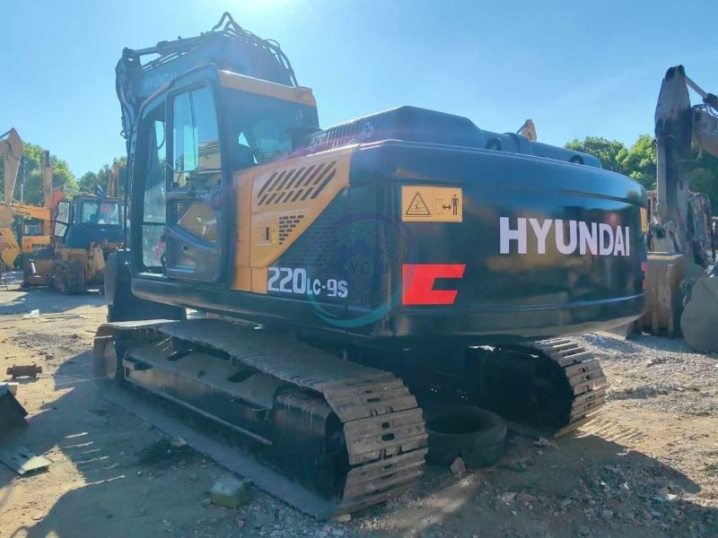Hyundai 220 2022
