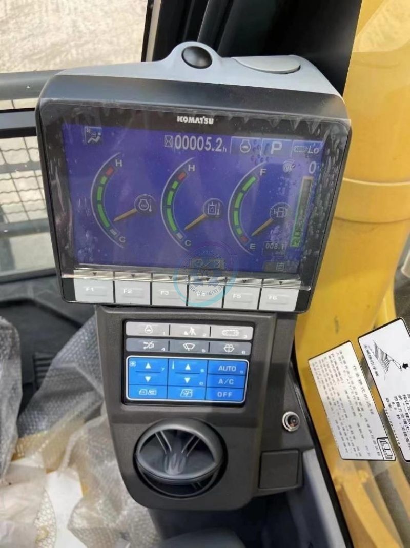 Komatsu PC390-10